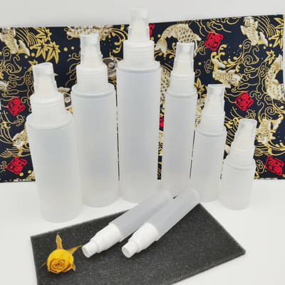 서리로 덥은 플라스틱 화장용 병은 피부 관리 포장을 위한 5ml 10ml 15ml 50ml 100ml를 놓았습니다